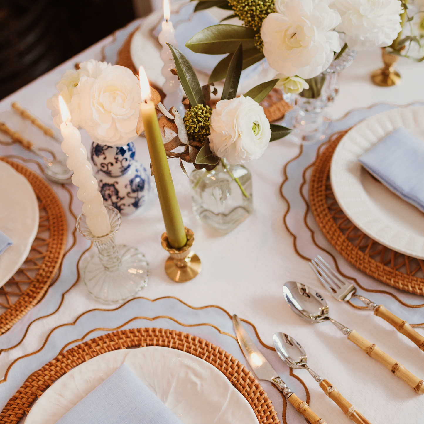 Set of 4 - Linen Scalloped Edged Placemats - Baby Blue