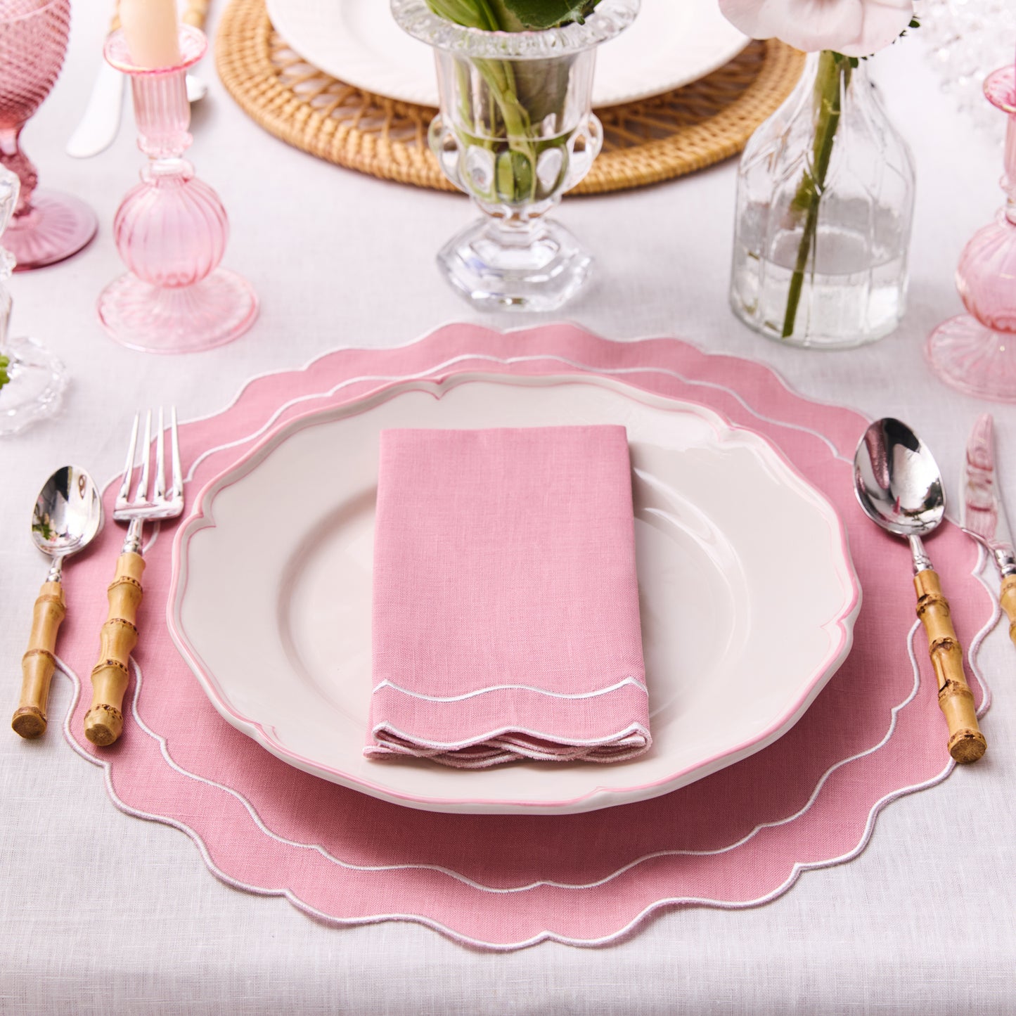 Set of 4 - Linen Scalloped Edged Napkins - Pink